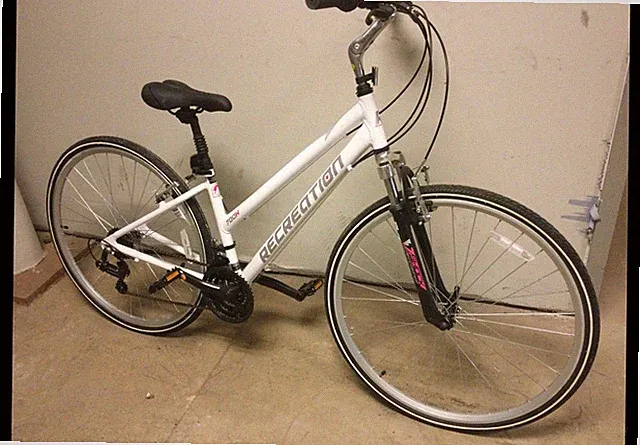 NEW.Recreation 700H hybrid bike,700C, white, aluminum, V-brake, front suspension
